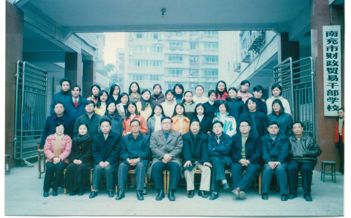 1999级经贸英语班.jpg